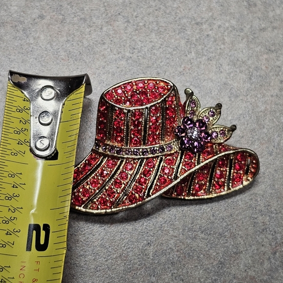 Vintage Red Hat Brooch Rhinestone Ref Purple Pin - Picture 6 of 6